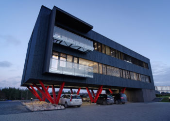 Üdini puidune Barrus