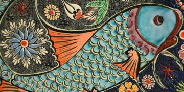 Sisustusmessil Interjöör 2018 tutvustab Meelis Tarto Tikkurila koolituskeskusest dekoratiivvärvide tehnikaid, trenditoone ja värvikaartide kasutamist