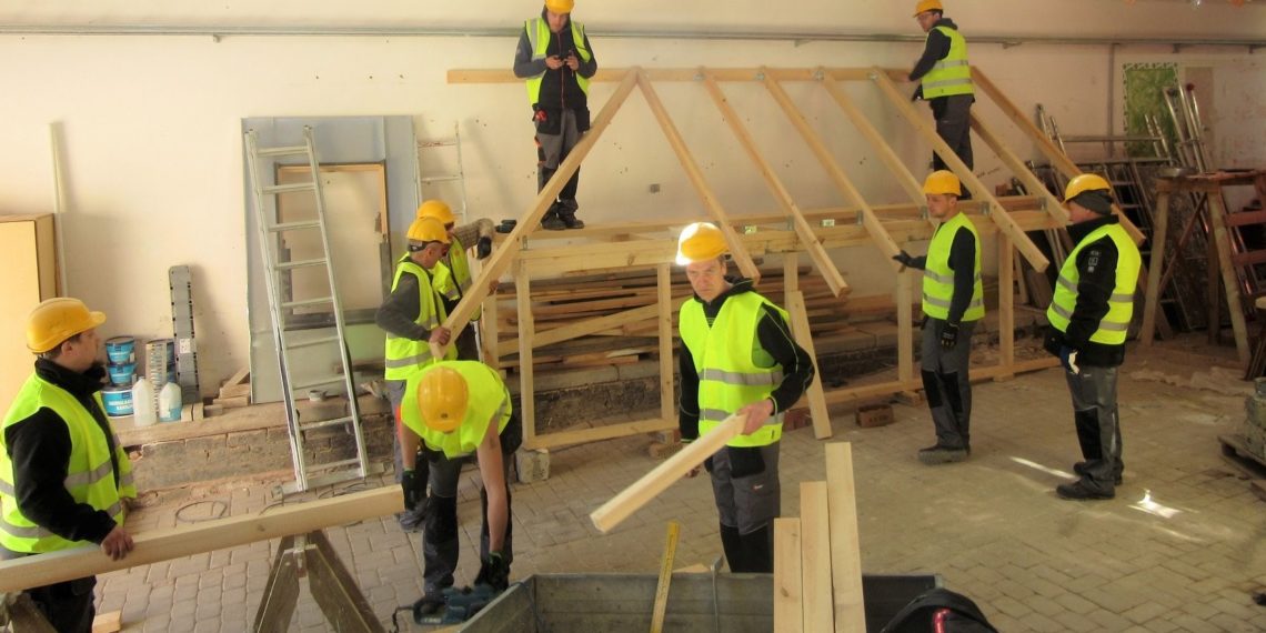 Kaldkatuse õpe Haapsalu kutsehariduskeskuses. Katuse- ja fassaadimeistrite liit.