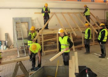 Kaldkatuse õpe Haapsalu kutsehariduskeskuses. Katuse- ja fassaadimeistrite liit.