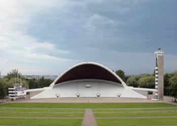 Tallinna lauluväljak, 100 ehitist.