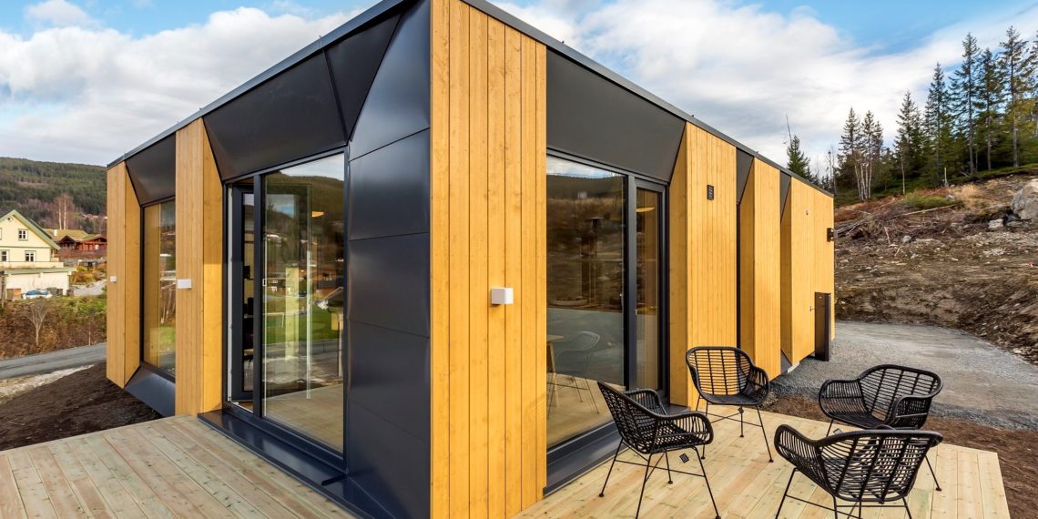 Aasta tehasemaja 2018 nominent. EstNor OÜ Norra puitkarkassil eramu pinnaga 77 m². Arhitekt: Mihkel Urmet/TEMPT OÜ. Fotod: Jostein Tollefsrud.