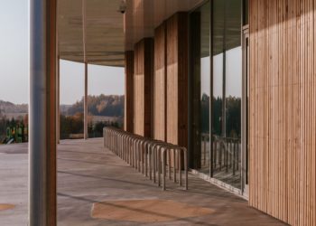 Eelistati voogavaid vorme ja kombineeriti eri materjale. Fotod: Aasta betoonehitis