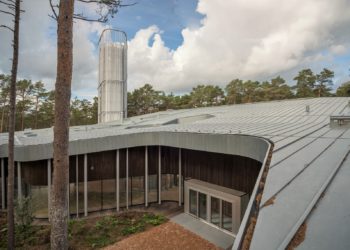 Arvo Pärdi Keskus Laulasmaal tõi Aasta Ehitaja 2018 tiitli Jaano Tootsile Ehitustrust AS-ist. Foto: Raul Mee