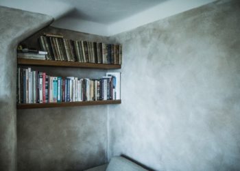 Pronkslasuuriga (kaseiinlasuur) kaetud savikrohv, täpsemalt peenviimistluskrohv terafraktsiooniga 0–1 mm. Foto: tootja