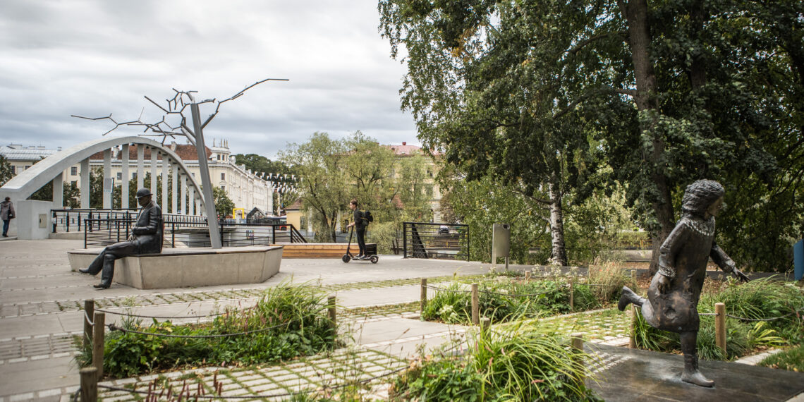 Eesti Maastikuarhitektide Liidu aastapreemia 2019 nominent - Lydia Koidula ja Johann Voldemar Jannseni mälestusväljak. Foto: Kiur Kaasik