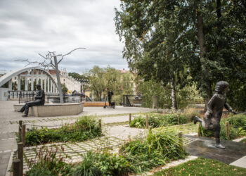 Eesti Maastikuarhitektide Liidu aastapreemia 2019 nominent - Lydia Koidula ja Johann Voldemar Jannseni mälestusväljak. Foto: Kiur Kaasik