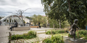 Eesti Maastikuarhitektide Liidu aastapreemia 2019 nominent - Lydia Koidula ja Johann Voldemar Jannseni mälestusväljak. Foto: Kiur Kaasik