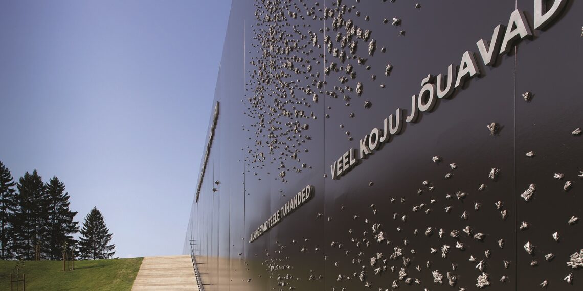 Kommunismiohvrite memoriaal Maarjamäel. Foto: Arne Maasik