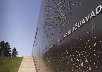 Kommunismiohvrite memoriaal Maarjamäel. Foto: Arne Maasik