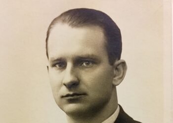 Raamat August Komendandist. Fotol August Komendant. u 1935. Foto: Walter Lemberg, Merike Komendant, Phillipsi arhiiv.