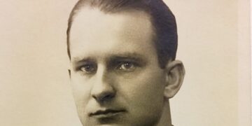 Raamat August Komendandist. Fotol August Komendant. u 1935. Foto: Walter Lemberg, Merike Komendant, Phillipsi arhiiv.