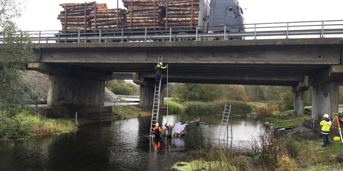 Raskeveokite mõju sildadele. Fotod: Martti Kiisa ja Taivo Kurg
