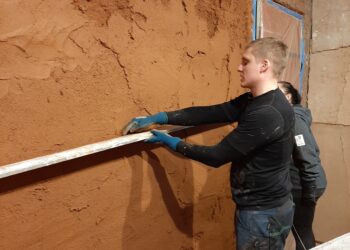 Tule Moostesse ökoehitust katsetama