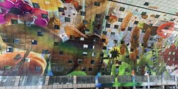 JUNGi veebiseminar ja Le Corbusier värviteooria. Pildil Rotterdami turuhoone, mille seina kaunistab 11 000 ruutmeetril Arno Coeneni kunstiteos „Hoorn des Overvloeds”.