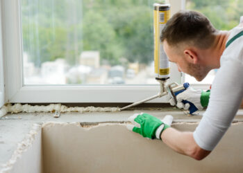 Akna paigaldus. Foto: Shutterstock