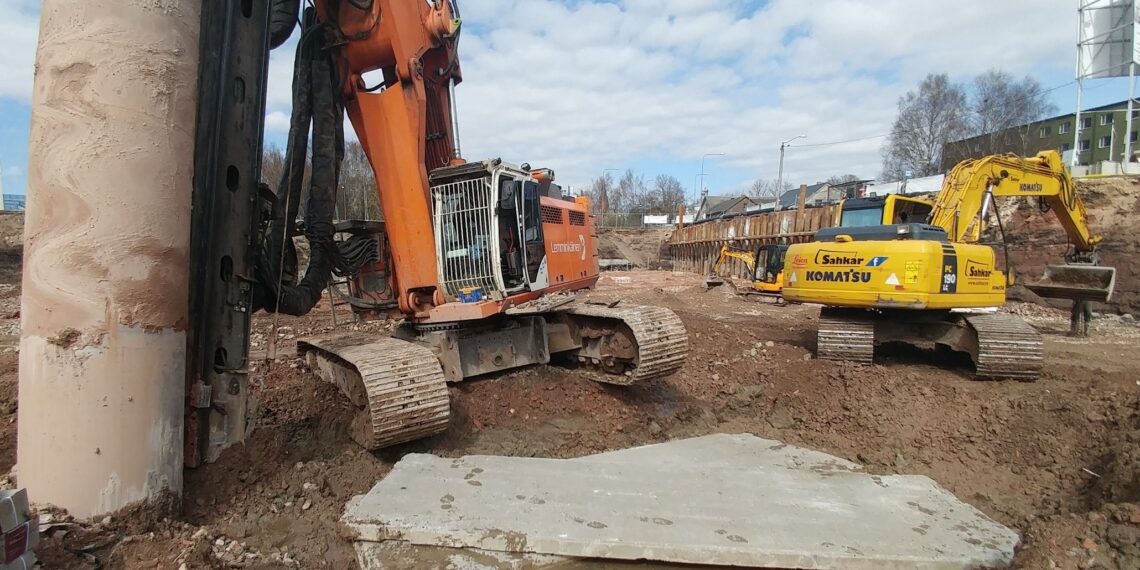 Tööihutusest ehituses. Masinate äravajumine või ümberminek on probleem - aluse tugevus jäetakse pahatihti tähelepanu alt välja ja nii õnnetuse risk kui varaline kahju on suur. Foto: Martin Vaga