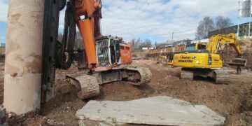 Tööihutusest ehituses. Masinate äravajumine või ümberminek on probleem - aluse tugevus jäetakse pahatihti tähelepanu alt välja ja nii õnnetuse risk kui varaline kahju on suur. Foto: Martin Vaga