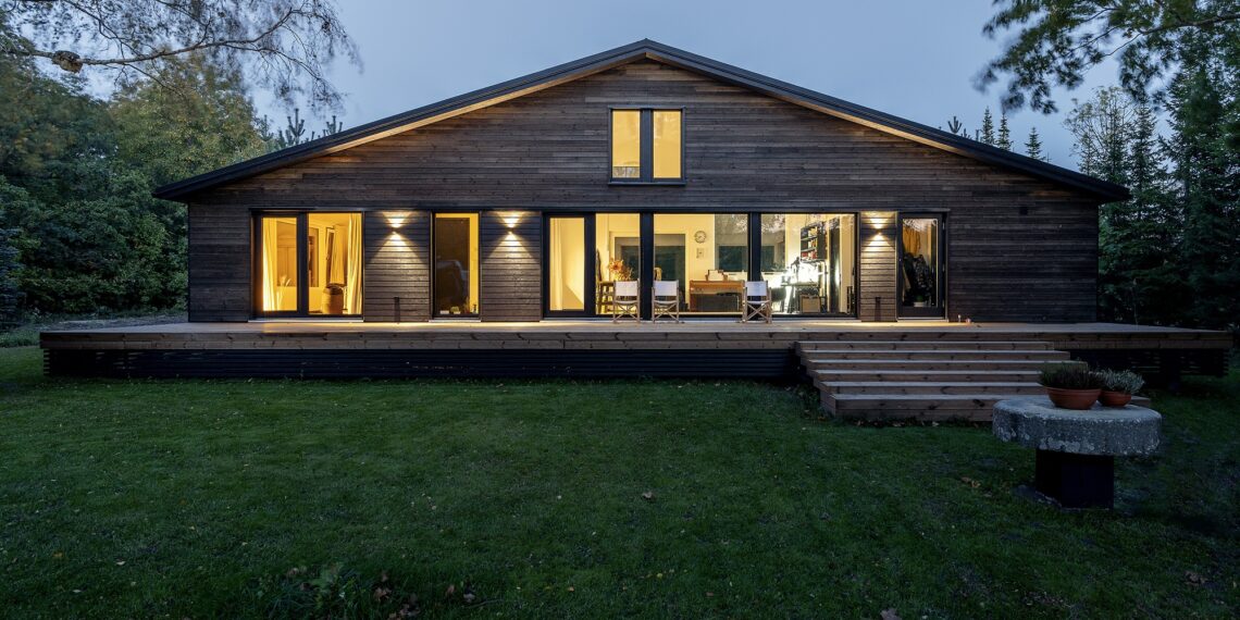 Aasta Puitehitis 2020 kandidaat. Arhitekt Ott Kadarik, Saaremaal asuv suvekodu Kalaonn. Foto: Kadarik ja Tüür Arhitektid OÜ