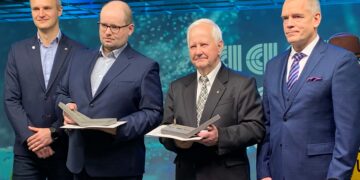 Aadu Lassi 2020 auhinnad jagatud. Maanteeameti peadirektori kohusetäitja Raido Randmaa (vasakult), Anti Palmi, Raimo Unt ja Eesti Asfaldiliidu juhatuse esimees Sven Pertens. Foto: Asfaldiliit