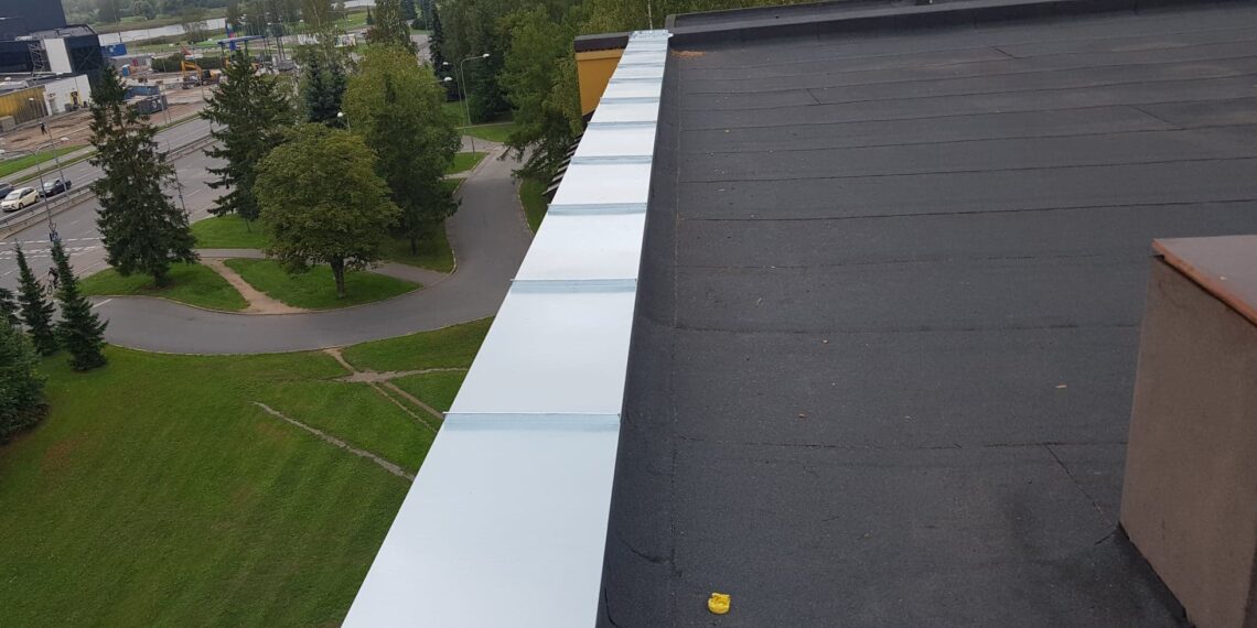 Aasta katus 2019 konkurss. Lamekatuse kategooria võitja: Katusefirma OÜ Kalda tee kortermaja Tartus. Foto: EKFML