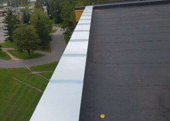 Aasta katus 2019 konkurss. Lamekatuse kategooria võitja: Katusefirma OÜ Kalda tee kortermaja Tartus. Foto: EKFML