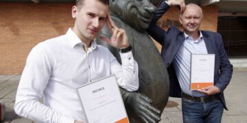 Eesti Betooniühingu 2020. aasta üliõpilaspreemia sai Aleksei Mahnatš Tallinna Tehnikaülikooli inseneriteaduskonna ehituse ja arhitektuuri instituudi magistritöö eest „Mikrosilika mõju betooni külmakindlusele”, paremal juhendaja lektor Tanel Tuisk. Betooniühing kuulutas välja 2021. aasta üliõpilastööde konkursi.