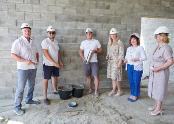 Mapri Ehitus ehitab aasta lõpuks Maardusse esmatasandi tervisekeskuse. Pildil nurgakivi panemine. Foto: Mapri Ehitus