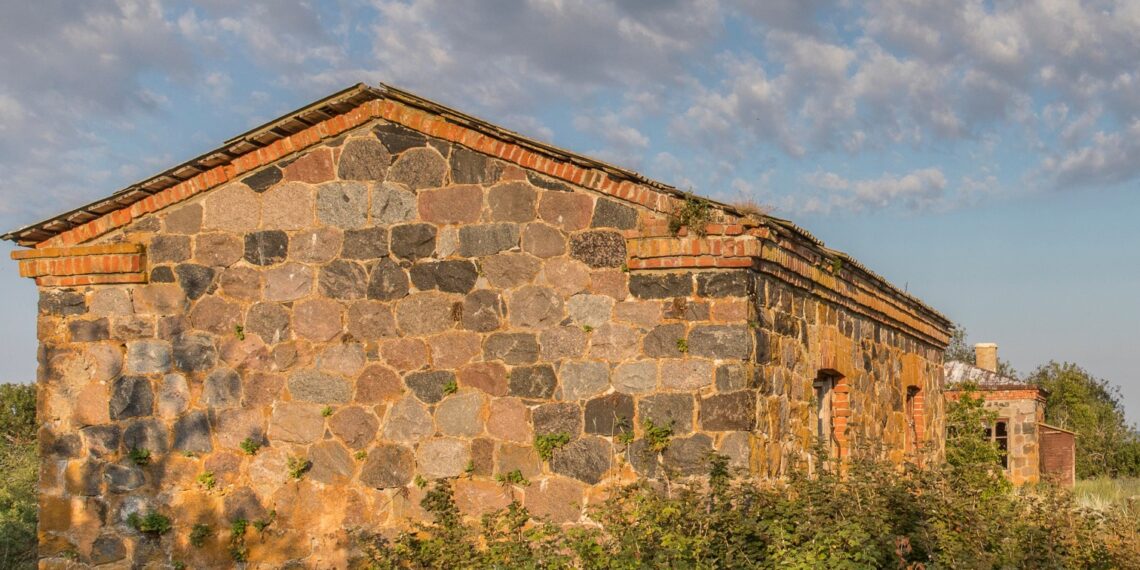 Maakivist maja. Foto: Pixabay