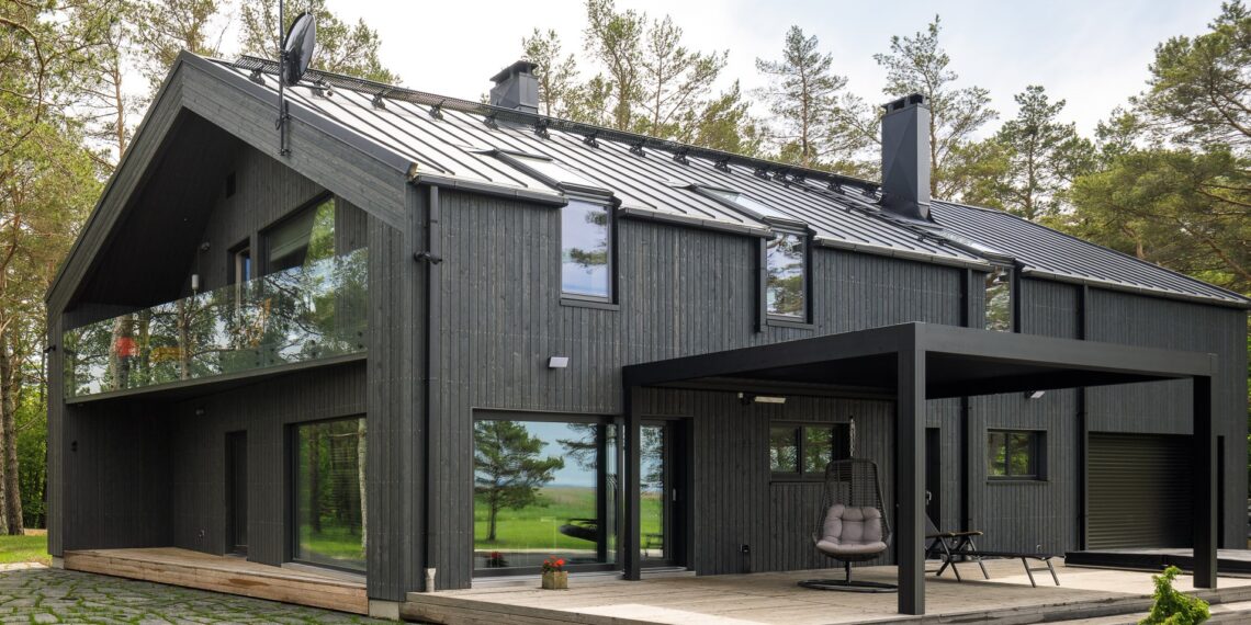 Aasta tehasemaja konkursil parim eramu kategooria magusaima autasu noppinud masintoodetud palkmaja valmistas Finnlog OÜ. Foto: Maris Tomba