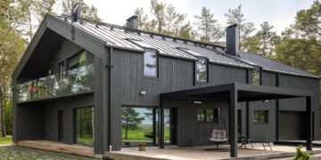 Aasta tehasemaja konkursil parim eramu kategooria magusaima autasu noppinud masintoodetud palkmaja valmistas Finnlog OÜ. Foto: Maris Tomba