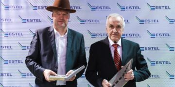 2021. aasta Aadu Lassi nimelise teedevaldkonna inseneripreemia pälvis Aivar-Oskar Saar ja elutööpreemia Peeter Vilipuu. Foto: Transpordiamet