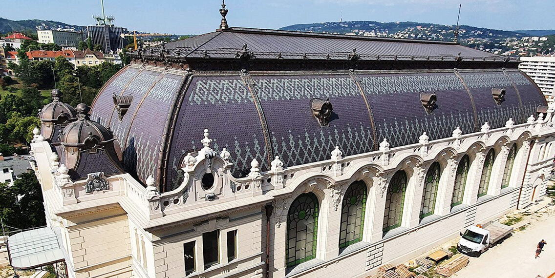 pidasid nõu ja valisid parimad katused. Metallkatuste parim: ratsahall Ungaris.