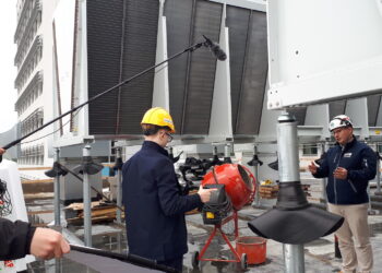 Noor ehitaja kampaania. Oliver Siitam Merko Ehitus Eesti AS-ist on intervjuud andmas ehitatava PERH-i uue korpuse katusel. Foto: Toomas Kään