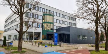 Aasta innovatsiooniprojekt 2021. 1974. aastal ehitatud neljakorruseline büroohoone vajas täielikku rekonstrueerimist. Ehituse käigus uuendati hoone ruumiprogrammi, loodi tööalad, puhkeruumid ning vestlusruumid. Lisaks kaasajastati hoone tehnosüsteemid, sh kütte- ning ventilatsioonisüsteemid.
