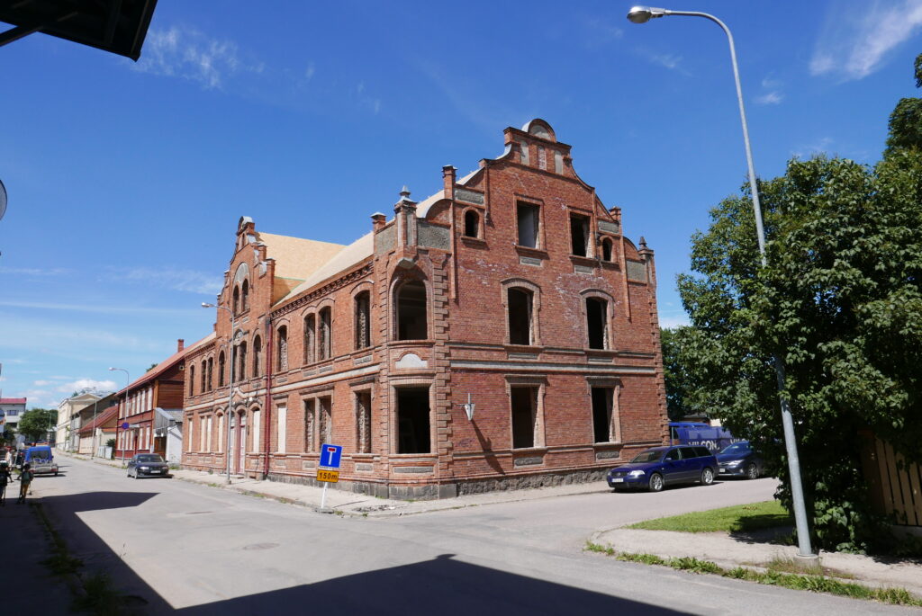 Ajaloolisest majast sai linna uhkus. Bauroc plokkide abiga on Viljandis Posti tänav 9 saanud uue hingamise üks uhke ja väärika ajalooga maja. Foto: Bauroc