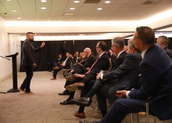 Luubi all katused ja fassaadid: EKFML ning Ehituskeskus korraldavad messil Eesti ehitab 2022 katuse- ja fassaadipäeva. Foto: Unsplash