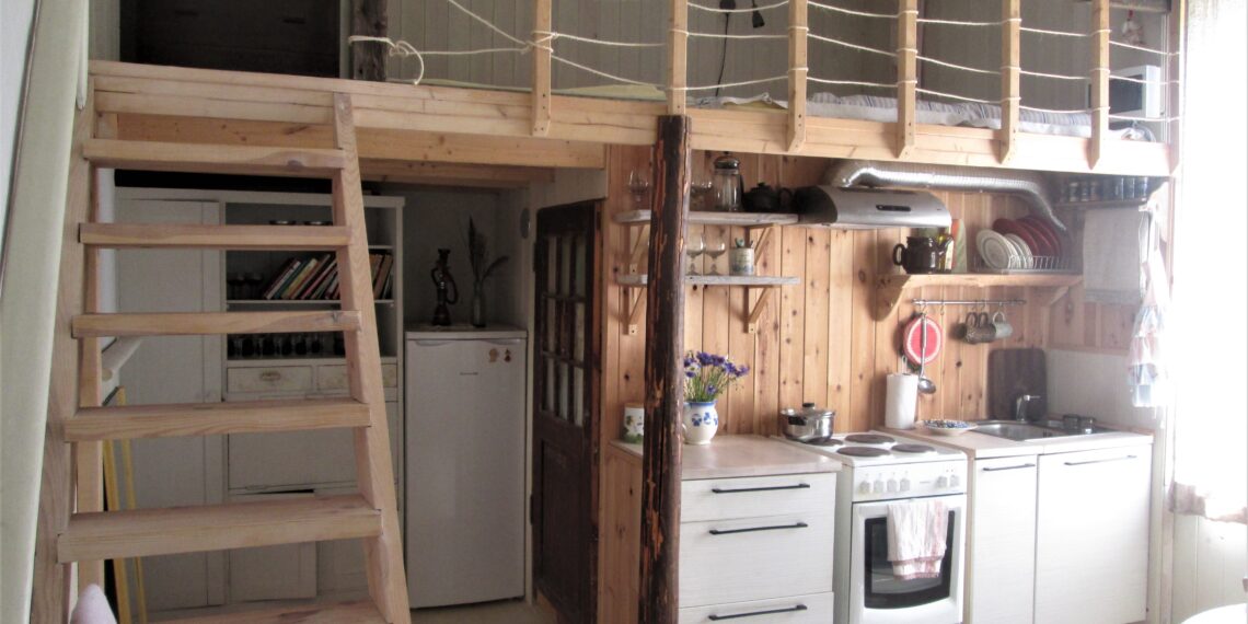 Sumedad suvekodud - romantilise Haapsalu vanalinnas asub suvetuba, kus nappidele ruutmeetritele on mahutatud uskumatult palju.