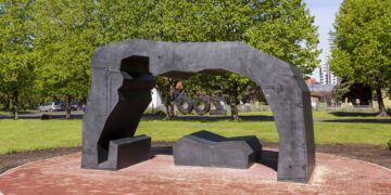 Skulptuur pakub mängurõõmu ja puhkepaika, mammuti kujutis tekib skulptuuris olevast tühjast alast. Foto: erakogu