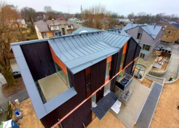 Aasta katus 2022 kandidaat. Kindel Katus OÜ: oskuslikult ehitatud valtsplekkkatusega kortermaja Ristiku tänaval.