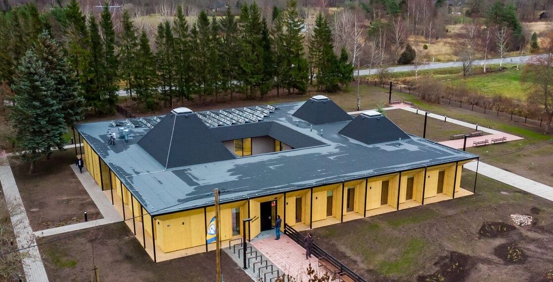 MKMi konkursi Tark tellija võitja avalikus sektoris on Saaremaa vallavalitsus. Mustjala päevakeskuse hoone, mille tellis Saaremaa vallavalitsus.