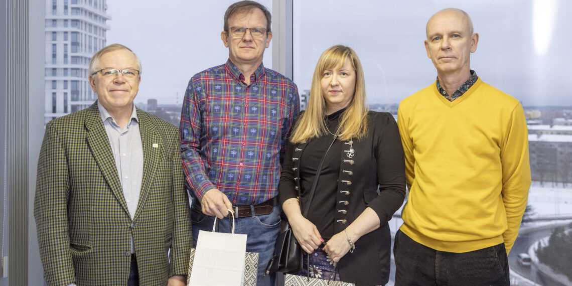 Eesti Betooniühingu fotovõistluse Märka betooni peaauhinna võitis Raigo Tõnisalu foto „Spiraal” eest, eripreemia pälvis Gertrud Ohov foto „Armastuse ausammas”.