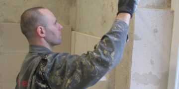 Säästva Renoveerimise Infokeskuse juhataja Tarmo A. Elvisto annab ülevaate seest soojustamisest kapillaarsete soojustusmaterjalidega.