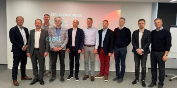 Meelis Einstein jätkab juhatuses, kuid andis liidu juhtimise teatepulga üle Saint-Gobain Eesti AS-i tegevjuhile Mart Arrole. Foto: Eesti Ehitusmaterjalide Tootjate Liit