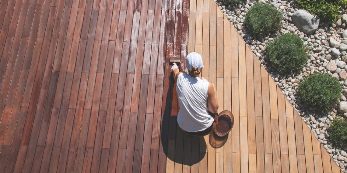 Terrassi hooldus. Foto: Shutterstock