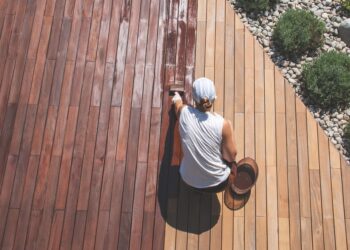 Terrassi hooldus. Foto: Shutterstock