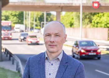 Tarmo Trei: vajame stabiilset rahastust ja pikka plaani. Eesti Taristuehituse Liidu juht Tarmo Trei toob esile, et taristusse investeeritud miljon eruot toob sellest riigile maksudena tagasi 30–40% ja loob 15 töökohta. Foto: Raul Mee