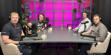 Digitaalehituse klastri taskuhäälingu neljanda episoodi külalised on 3Di (Hades Geodeesia OÜ) tehnoloogiajuht Vaiko Veeleid, Wenture tegevjuht Kaur Tuli ning Tallinna Linnavaraameti digiehituse valdkonna juht Christopher-Robin Raitviir. Saadet juhib Kliimaministeeriumi digiehituse valdkonna juht Jaan Saar.