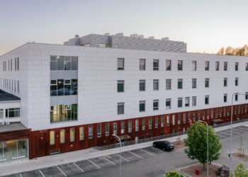 Maarjamõisa meditsiinilinnaku tööga on aasta ehitaja nominendid Nordecon AS ehitusjuht Rauno Rausk ja Embach Ehitus OÜ ehitusjuht Ain Rebane. Foto: Timo Arbeiter