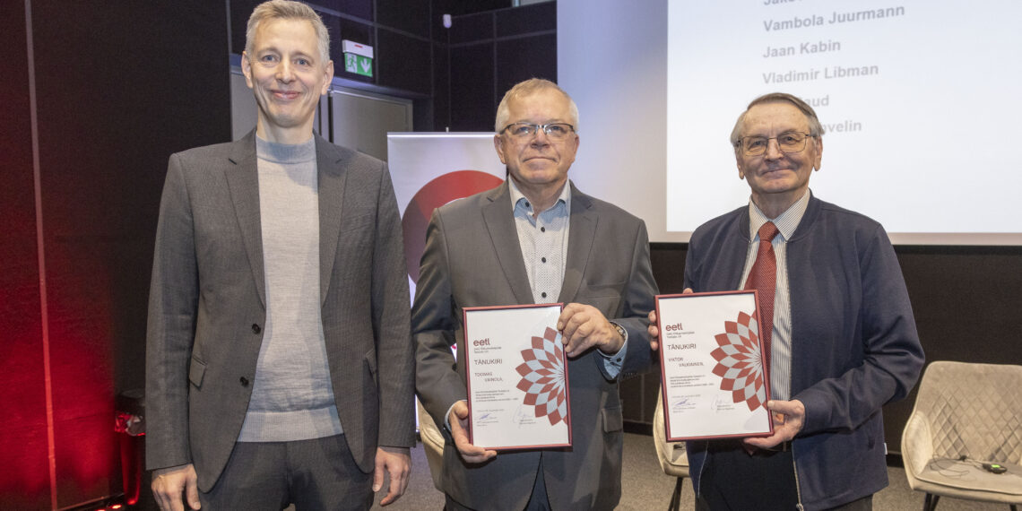 Mart Arro, Toomas Vainola ja Viktor Valkiainen Eesti Ehitusmaterjalide Tootjate Liidu 30. sünnipäeva tähistamisel. Foto: EETL
